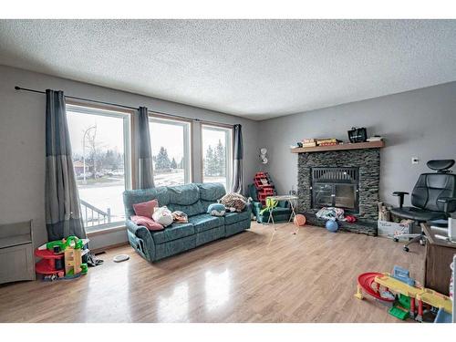 5237 54 Avenue, Berwyn, AB - Indoor Photo Showing Living Room With Fireplace