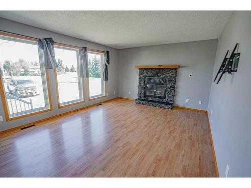 5237 54 Avenue, Berwyn, AB - Indoor Photo Showing Kitchen