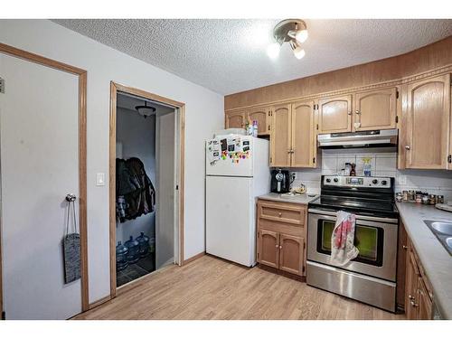 5237 54 Avenue, Berwyn, AB - Indoor Photo Showing Kitchen With Double Sink