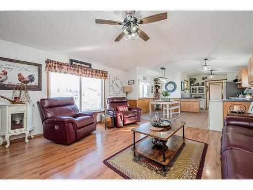393 Scotts Lane, Rural Grande Prairie No. 1, County Of, AB - Indoor Photo Showing Living Room