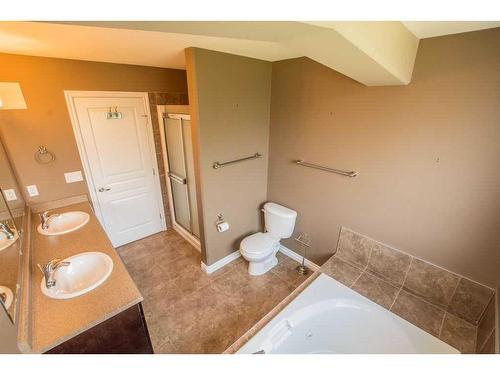 11826 86A Street, Grande Prairie, AB - Indoor Photo Showing Bathroom