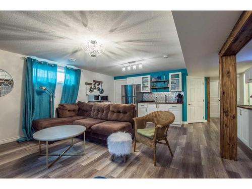 11826 86A Street, Grande Prairie, AB - Indoor Photo Showing Living Room
