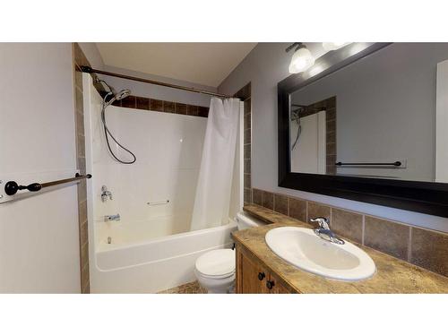 8642 62 Avenue, Grande Prairie, AB - Indoor Photo Showing Bathroom