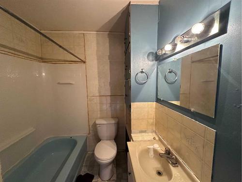 5114 49 Avenue, Berwyn, AB - Indoor Photo Showing Bathroom