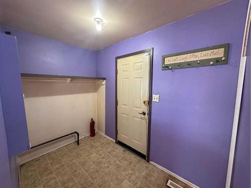 5114 49 Avenue, Berwyn, AB - Indoor Photo Showing Other Room