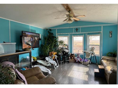 82122 Range Road 55, Rural Fairview No. 136, M.D. Of, AB - Indoor Photo Showing Living Room