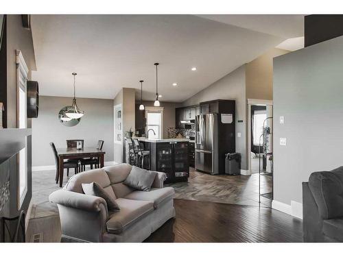 7518 115B Street, Grande Prairie, AB - Indoor Photo Showing Living Room