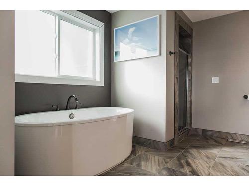 7518 115B Street, Grande Prairie, AB - Indoor Photo Showing Bathroom