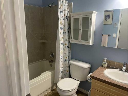 10510 90 Street, Peace River, AB - Indoor Photo Showing Bathroom