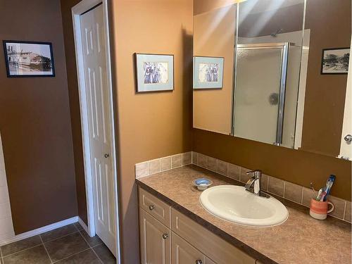 10510 90 Street, Peace River, AB - Indoor Photo Showing Bathroom