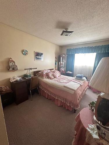 10101 111 Avenue, Grande Prairie, AB - Indoor Photo Showing Bedroom