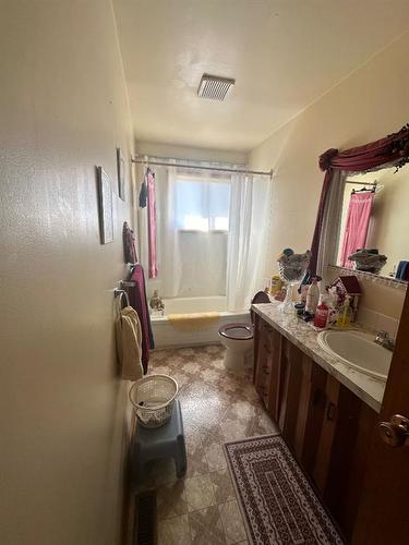 10101 111 Avenue, Grande Prairie, AB - Indoor Photo Showing Bathroom