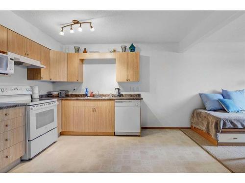 208-12015 Royal Oaks Drive, Grande Prairie, AB - Indoor Photo Showing Kitchen