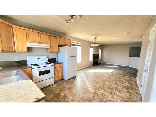 6915 112 Street, Grande Prairie, AB - Indoor Photo Showing Kitchen With Double Sink