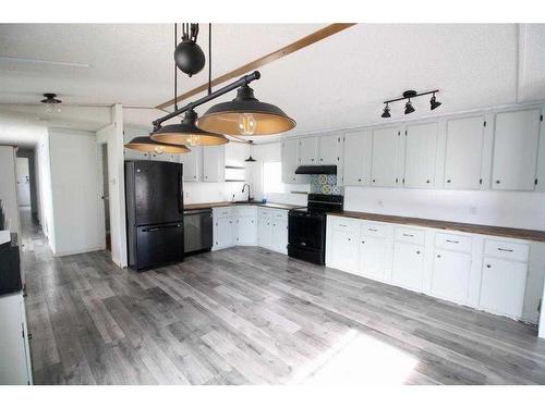10318 105 Street, High Level, AB - Indoor Photo Showing Kitchen