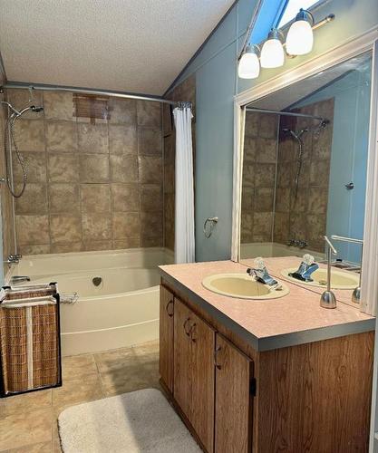 10313 100 Street, Fairview, AB - Indoor Photo Showing Bathroom