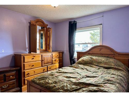 10313 100 Street, Fairview, AB - Indoor Photo Showing Bedroom