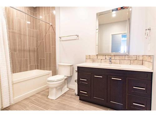 8522 71A Avenue, Grande Prairie, AB - Indoor Photo Showing Bathroom