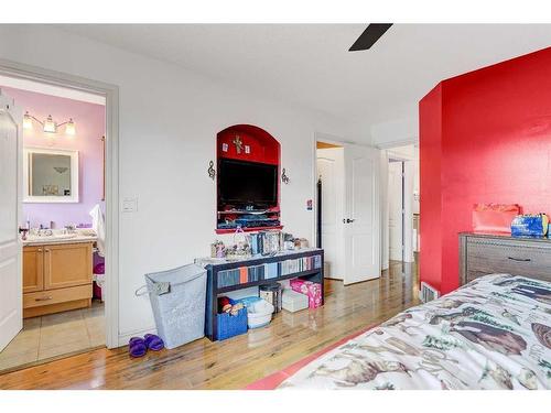 10905 67 Avenue, Grande Prairie, AB - Indoor Photo Showing Bedroom