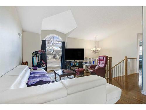 10905 67 Avenue, Grande Prairie, AB - Indoor Photo Showing Living Room