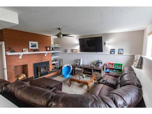 25-714053 Range Road 73, Rural Grande Prairie No. 1, County Of, AB - Indoor Photo Showing Living Room With Fireplace