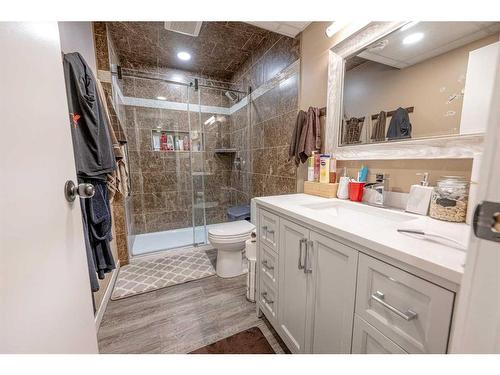 8101 106 Street, Grande Prairie, AB - Indoor Photo Showing Bathroom