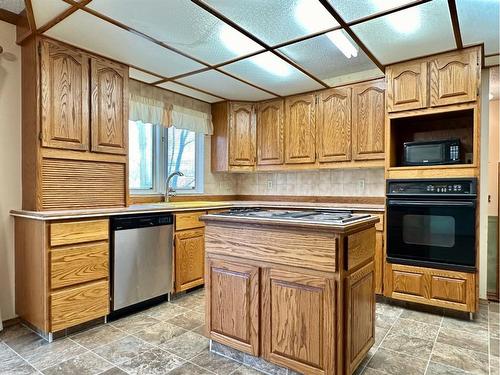 515 7 Avenue, Beaverlodge, AB - Indoor Photo Showing Kitchen