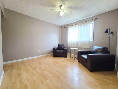 8005A 99 Street, Peace River, AB - Indoor Photo Showing Living Room