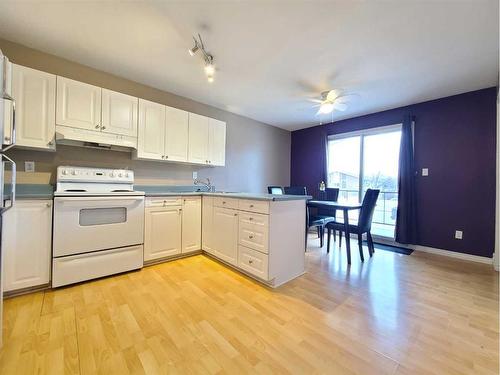 8005A 99 Street, Peace River, AB - Indoor Photo Showing Kitchen