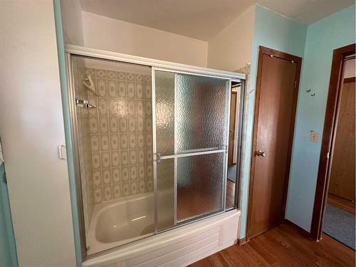 108 6 Avenue Sw, Falher, AB - Indoor Photo Showing Bathroom