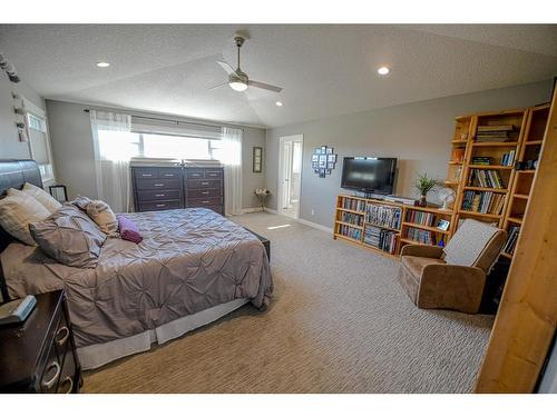 10817 Lexington Street, Rural Grande Prairie No. 1, County Of, AB - Indoor Photo Showing Bedroom