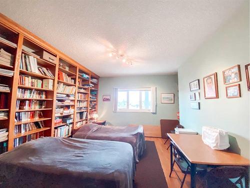 4527 49 Street, Rycroft, AB - Indoor Photo Showing Bedroom