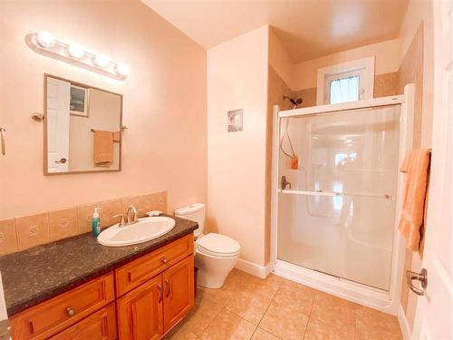 4527 49 Street, Rycroft, AB - Indoor Photo Showing Bathroom