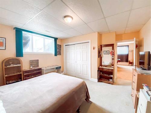 4527 49 Street, Rycroft, AB - Indoor Photo Showing Bedroom