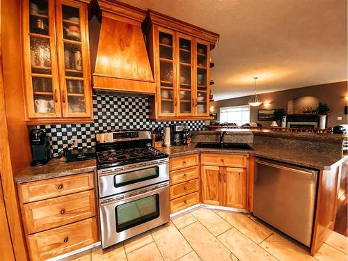 4527 49 Street, Rycroft, AB - Indoor Photo Showing Kitchen