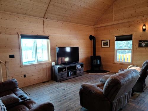 20133 Township Road 832, Rural Northern Sunrise County, AB - Indoor Photo Showing Living Room