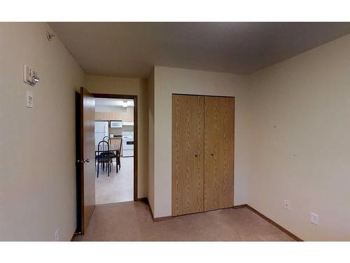400-12025 Royal Oaks Drive, Grande Prairie, AB - Indoor Photo Showing Other Room