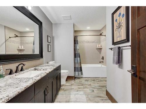 35 64009 Twp Rd 704, Rural Grande Prairie No. 1, County Of, AB - Indoor Photo Showing Bathroom