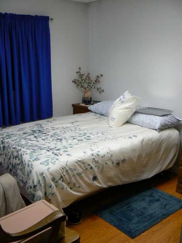 4844 57 Avenue, High Prairie, AB - Indoor Photo Showing Bedroom