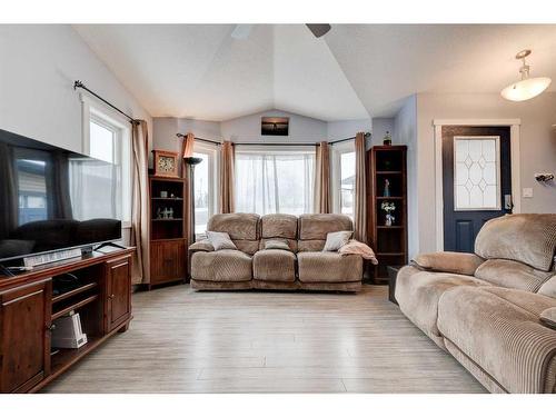 4801 45 Avenue, Spirit River, AB - Indoor Photo Showing Living Room