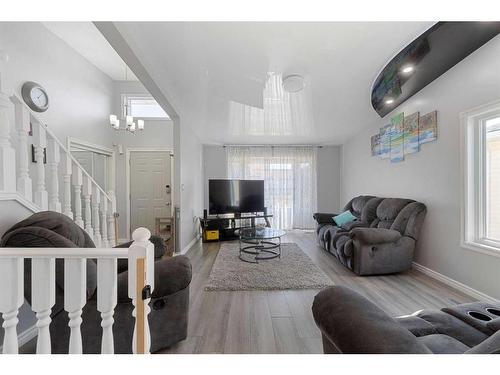 9618 64 Avenue Avenue, Grande Prairie, AB - Indoor Photo Showing Living Room