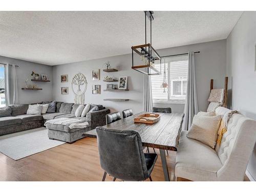 9749 93 Avenue, Wembley, AB - Indoor Photo Showing Living Room