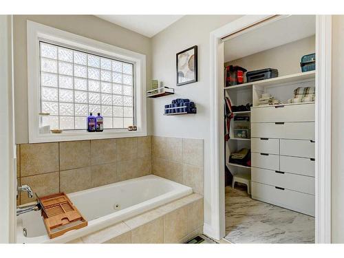 9010 Lakeshore Drive, Grande Prairie, AB - Indoor Photo Showing Bathroom