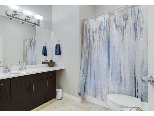 9010 Lakeshore Drive, Grande Prairie, AB - Indoor Photo Showing Bathroom