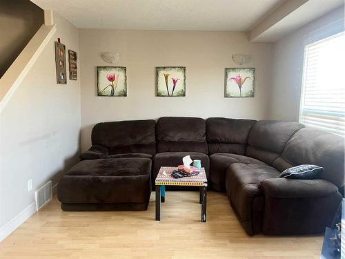 9126 131 Avenue, Grande Prairie, AB - Indoor Photo Showing Living Room