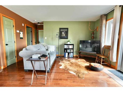 260027 685 Highway, Rural Peace No. 135, M.D. Of, AB - Indoor Photo Showing Living Room