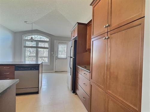 13-131 Moberly Road, Grande Cache, AB - Indoor Photo Showing Kitchen