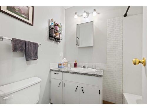 9244 110 Avenue, Grande Prairie, AB - Indoor Photo Showing Bathroom