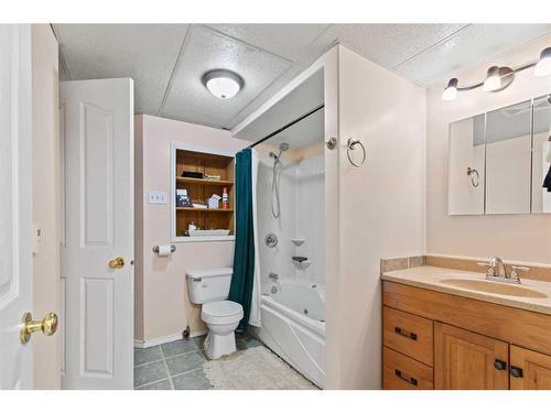 9244 110 Avenue, Grande Prairie, AB - Indoor Photo Showing Bathroom