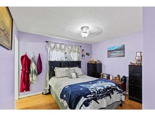 9244 110 Avenue, Grande Prairie, AB - Indoor Photo Showing Bedroom